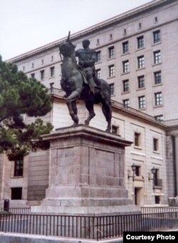 Памятник генералу Франко в Мадриде. Снесен в 2005 году