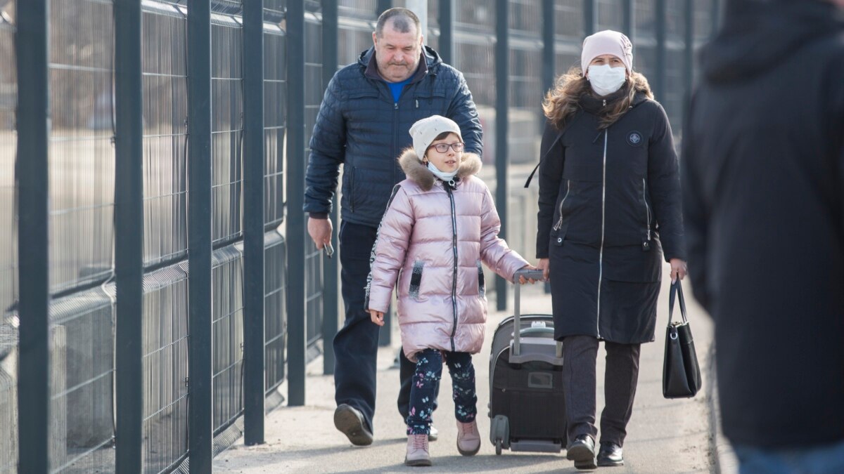 'Panic, Total Panic': People Fleeing Occupied Luhansk Describe Growing Fear, Confusion - Vimarsana News