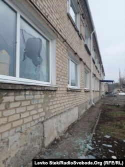 Пошкоджена школа у Врубівці Луганської області, 17 лютого 2022 року