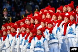 Дети выступают во время церемонии закрытия зимних Олимпийских игр 2022 года в Пекине на Национальном стадионе, известном как «Птичье гнездо». Пекин, 20 февраля 2022 года