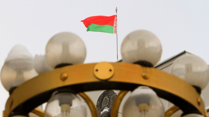 Беларус Орусия менен чек арасынан өткөндөрдү текшерүүнү токтотту