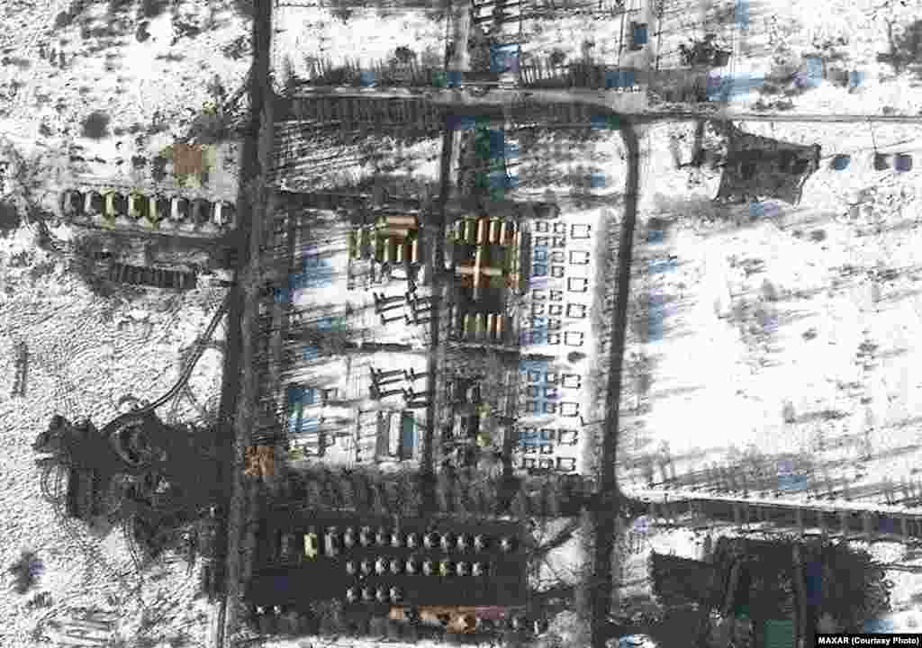Новый полевой госпиталь в военном гарнизоне в западном пригороде Белгорода, 21 февраля 2022 года.&nbsp;Satellite image &copy;2022 Maxar Technologies