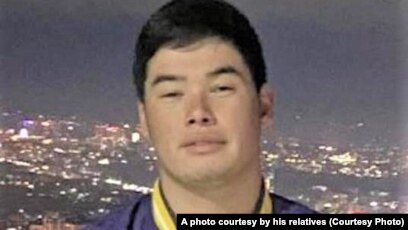 Әдемі жетілген әйелді үлкен мүшесі трахает етеді