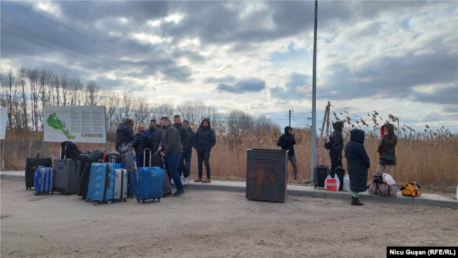 Ukrainian refugees at the Palanca border checkpoint in Moldova.