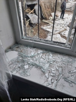 Пошкоджена будівля школи у Врубівці біля Попасної на Луганщині