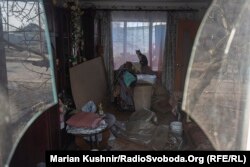  Апартамент в Новолуганск, потърпевш при артилерийски обстрел от проруските сепаратисти на 21 февруари 