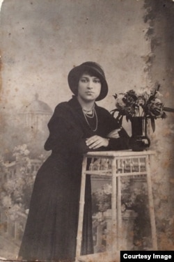 Бабушка Нина Назаровна Олейникова – Немтинова – Гершкович (1900–1981), может быть, на о. Принкипо (Турция)