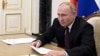 Путін: Росія визнала угруповання на Донбасі «державами» в межах Донецької й Луганської областей