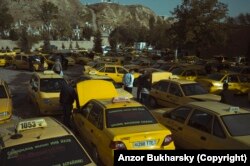 Taxi drivers in Bukhara in 2017