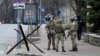 Українські військові в урядовому кварталі в Києві, 24 лютого 2022 року