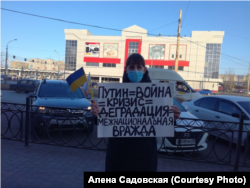 A single-person picket against war with Ukraine in Astrakhan. The sign reads: Putin=War=Crisis=Degradation=International Enmity.