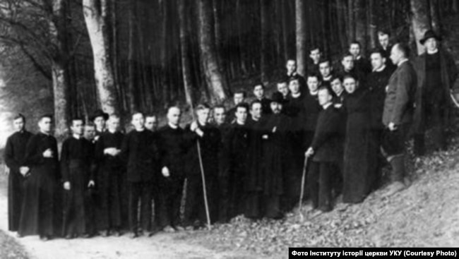 Йосиф Сліпий із семінаристами на прогулянці, 1926 рік