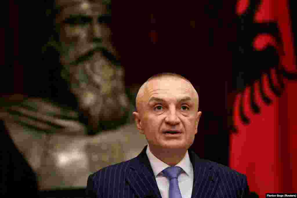 АЛБАНИЈА - Координаторите на пратеничките групи во албанскиот Парламент на денешната средба се договорија првиот круг на гласање за нов претседател на државата да се одржи на 16 мај.