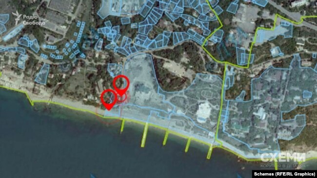 Родина народного депутата придбала дві земельні ділянки біля пляжу – сумарною площею у 25 соток та двоповерховий літній будиночок
