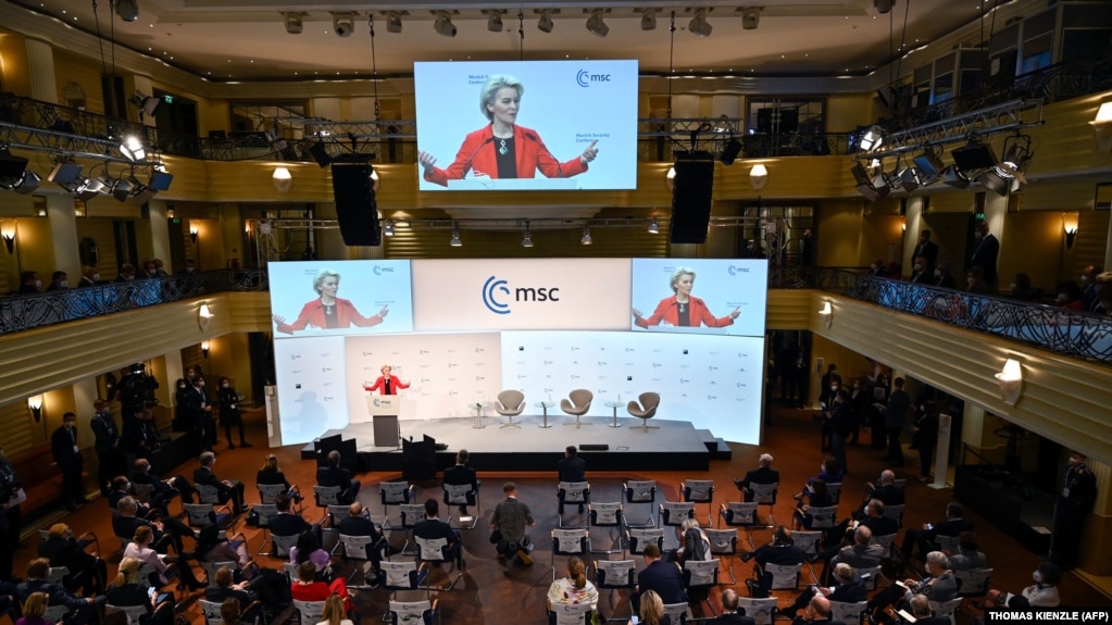 Председатель Европейской комиссии Урсула фон дер Ляйен выступает на Мюнхенской конференции по безопасности (MSC) в Мюнхене, на юге Германии, 19 февраля 2022 года. Архивное фото