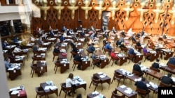 Седница во Собранието на Северна Македонија за покачувањето на минималната плата