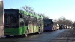 Donetsk Evacuees Kept Waiting For Hours On Freezing Buses In Russia