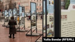 Воля, вибір, бажання свободи й незалежності, війна, втрати: донецький Євромайдан на 20 стендах на Михайлівській площі