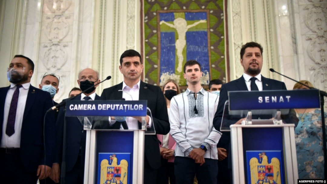 Congresul AUR se va organiza în 27 martie. Va fi ales un singur președinte. Acum, partidul este condus de copreședinții George Simion (stânga) și Claudiu Târziu (dreapta). Imagine din 5 aprilie 2021