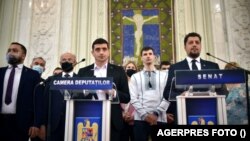 Congresul AUR se va organiza în 27 martie. Va fi ales un singur președinte. Acum, partidul este condus de copreședinții George Simion (stânga) și Claudiu Târziu (dreapta). Imagine din 5 aprilie 2021