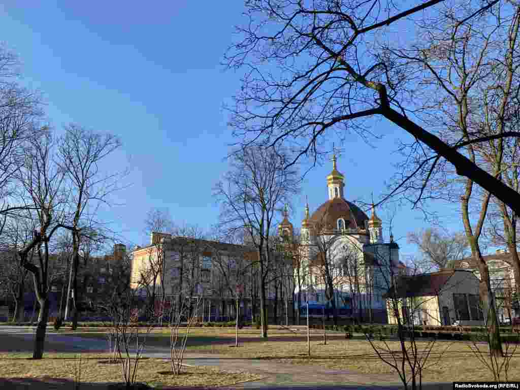 Театральний сквер, вид на собор