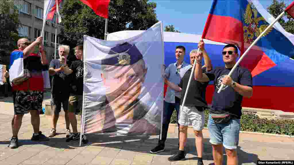 Na skupu protesta zbog posjete predsjednika Ukrajine Srbiji je bilo mirno uz minimalno prisustvo policije. Beograd, 8. avgust 2026.