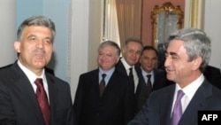 Armenia/Turkey -- Presidents Gul (L) and Sarkisian in Yerevan on 06sep2008