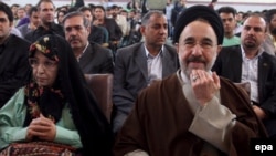 Former President Mohammad Khatami sits next to the wife of candidate Mir Hossein Musavi, Zahra Rahnavard, during a reformist gathering in Tehran before the elections.