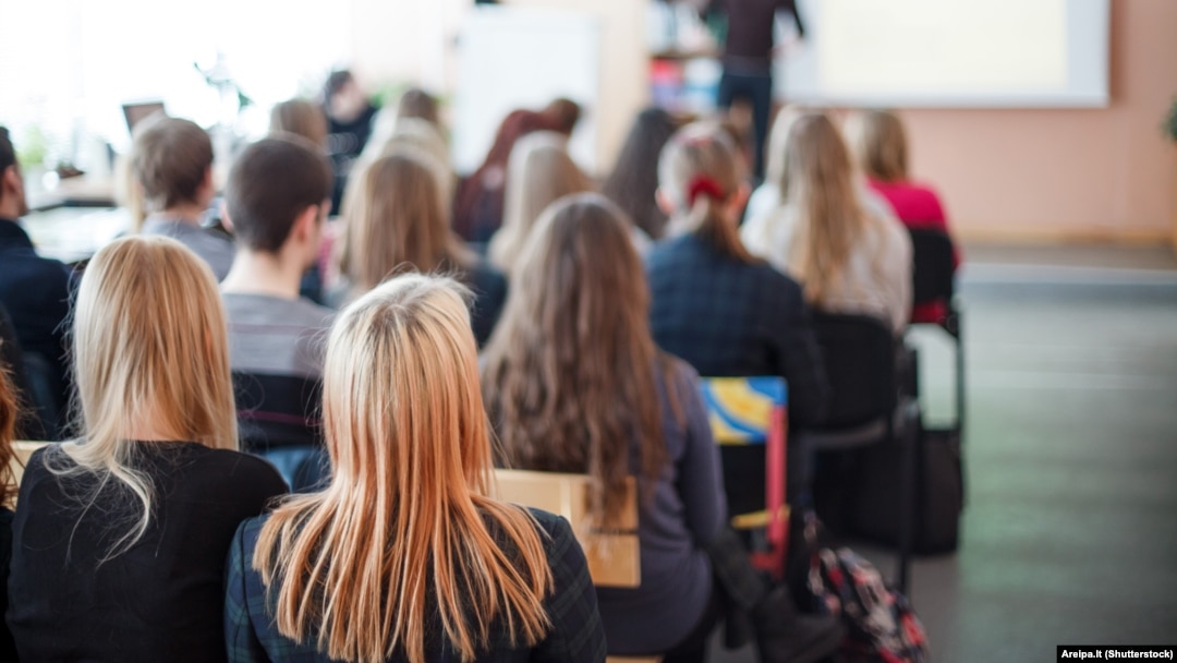 A senior staff member at the Moscow-based Institute for Strategic Research and Forecasts told a congress that he had visited over 40 universities in Moscow and dozens elsewhere in Russia, organizing discussions and openly inviting students to express their political views, but that his actual aim was to assess their "protest potential."
