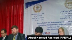 ښاغلی میاخیل وايي، په هېواد کې د ناارامیو او بې ثباتۍ د دوام عوامل، په خپله افغان دولت، نړیوالې ټولنې او ګاونډیو هیوادونو پورې اړه لري 