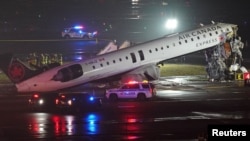 Авион на „Ер Канада Експрес“ се судрил со противпожарно возило на пистата на аеродромот Ла Гвардија во Њујорк, 22 март 2026 година