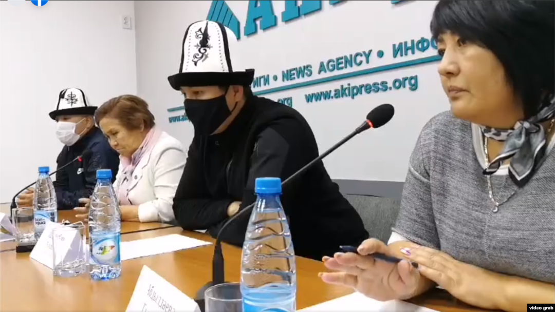 Бишкекте өткөн басма сөз жыйынынын катышуучулары. 28-октябрь, 2020-жыл.