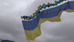 На адмінкордоні з Кримом запустили прапор України з посланнями для кримчан – відео