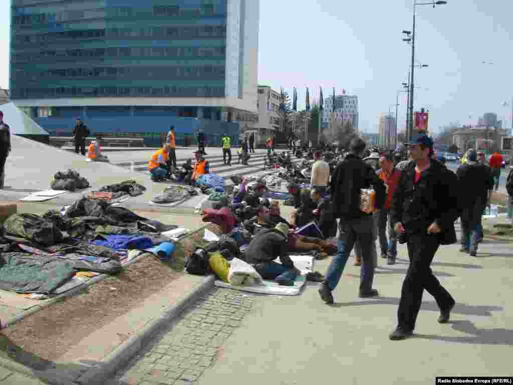 Protest penzionisanih pripadnika Oružanih snaga BiH ispred zgrade institucija BiH, Sarajevo, 24.3.2012., Foto: Dženana Halimović.