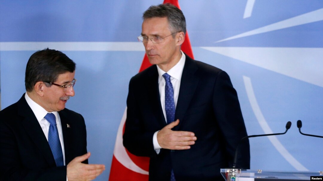 Премьер-министр Турции Ахмет Давутоглу и генеральный секретарь НАТО Йенс Столтенберг (Брюссель, 7 марта 2916 года)