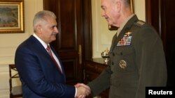 Türkiyənin baş naziri Binali Yıldırım Ankarada general Joseph Dunford-u qəbul edir.