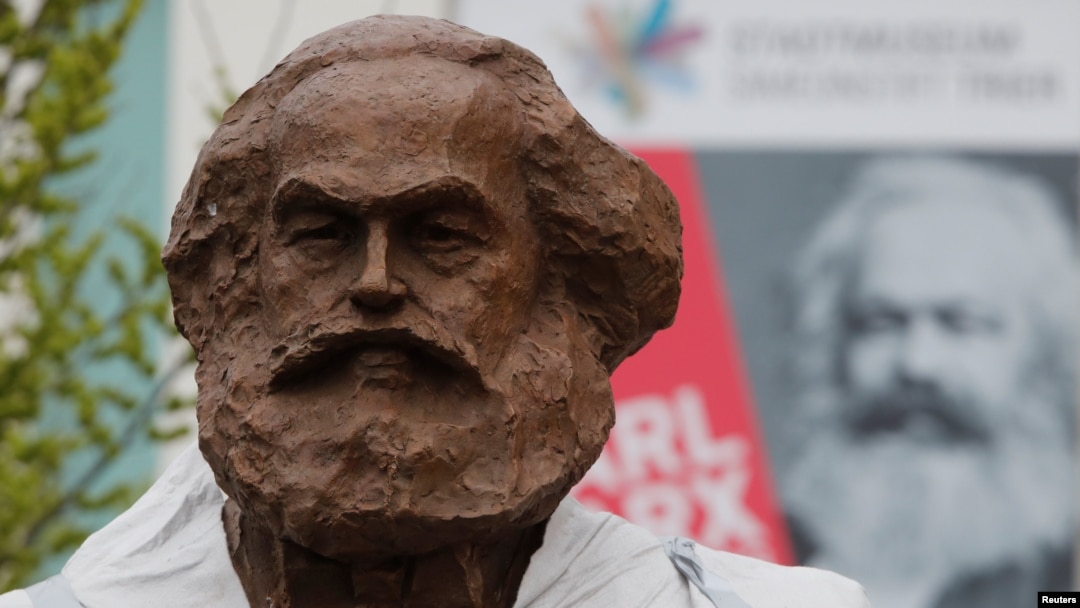 Statua Karla Marksa u Triru