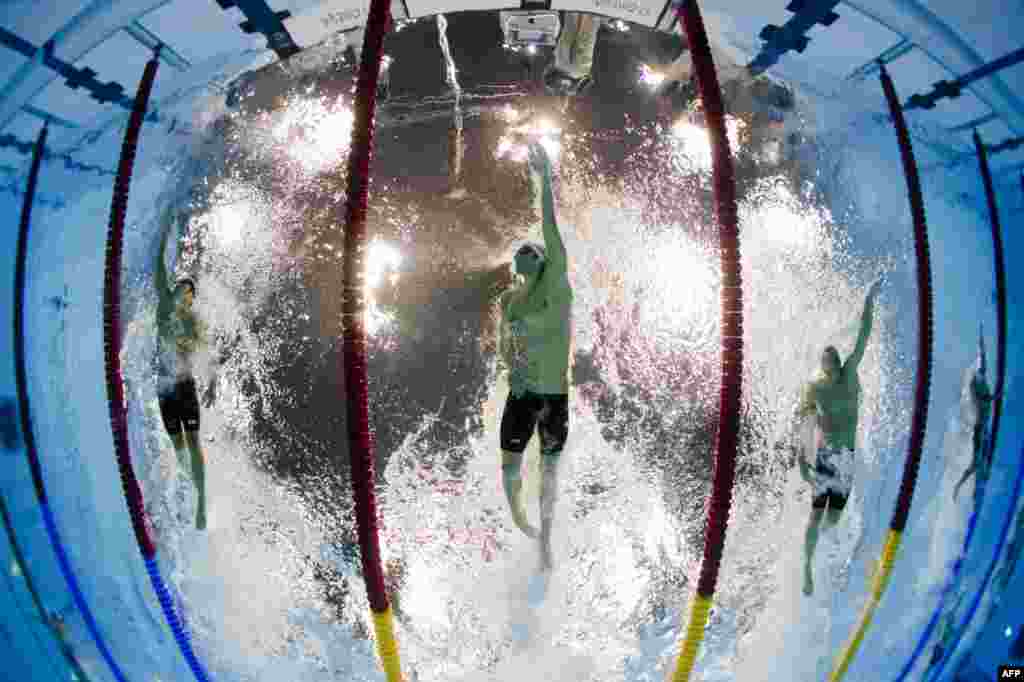 U.S. swimmer Michael Phelps competes in the men&#39;s 200-meter individual medley heats at the London Olympics. (AFP/Francoise Zavier Marit)