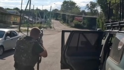 Украинский военный отражает атаку дрона в Краматорске, 15 июля