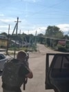 Украинский военный отражает атаку дрона в Краматорске, 15 июля