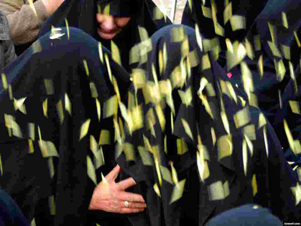 Iran -- Ceremony of 40th day of death of Zahra Bani Yaghoub, who died in suspicious circumstances in Hamadan prison on October 13, Tehran, 23Nov2007