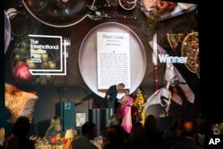  Бану Муштак получава премията 