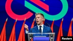 Peter Mađar drži konferenciju za novinare u Budimpešti 13. aprila, dan nakon što je njegova stranka Tisa pobijedila na parlamentarnim izborima u Mađarskoj.