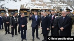 Սերժ Սարգսյանը՝ Զանգեզուրի պղնձամոլիբդենային կոմբինատի տարածքում, 6-ը փետրվարի, 2016թ․ 