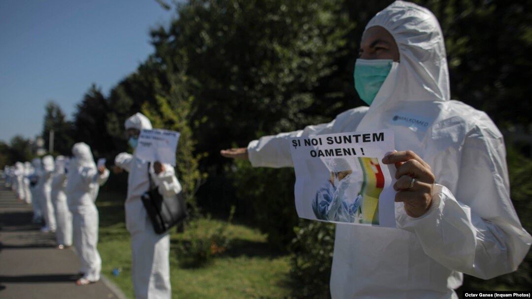 Cadre medicale, la un protest de săptămâna trecută, la care au solicitat salarii mai mari pe tmpul pandemiei