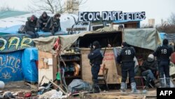 U migrantskom kampu "Džungla" trenutno se nalazi više hiljada migranata