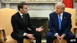 Președintele american, Donald Trump, și președintele francez, Emmanuel Macron, la Casa Albă, 24 februarie 2025. 