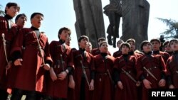 Не все дети смогут стать хормейстерами, но каждый из них будет исполнять грузинскую песню так, как искусно пели ее их предки