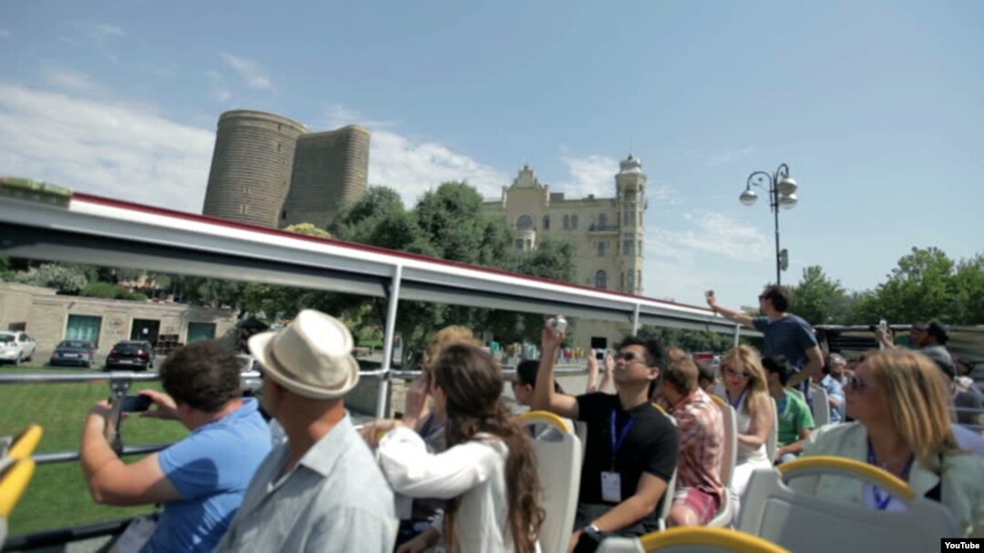 Turistlər