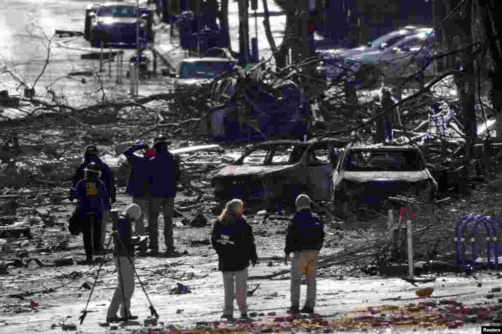 САД - Американските власти го идентификуваа човекот за кој велат дека е одговорен за експлозијата што го потресе центарот на Нешвил во американската држава Тенеси на Божиќното утро. Истражителите го идентификувале мажот како Ентони Квин Ворнер (63) и наведоа дека тој загинал во експлозијата.